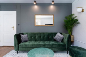 Wakacyjny Apartament Premium na Rynku w Darłowie by Renters Prestige